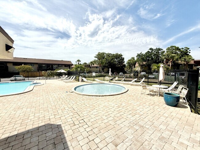 Building Photo - 785 S Village Dr