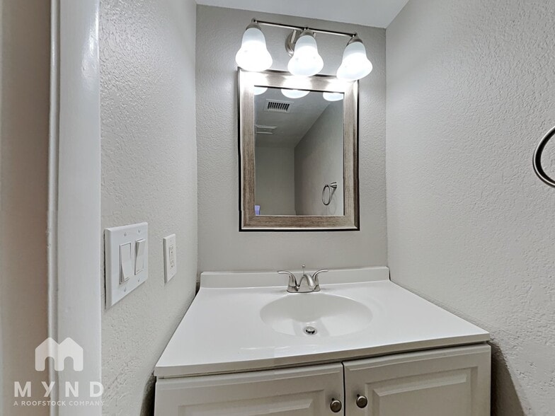 Building Photo - 7801 N 44th Dr