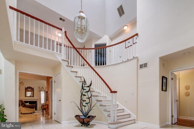 Building Photo - 307 Sayre Dr
