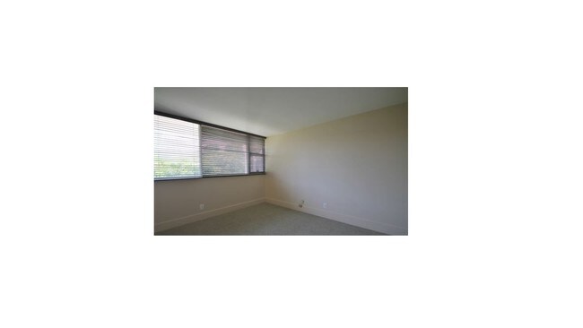 Building Photo - 4218 W Kling St