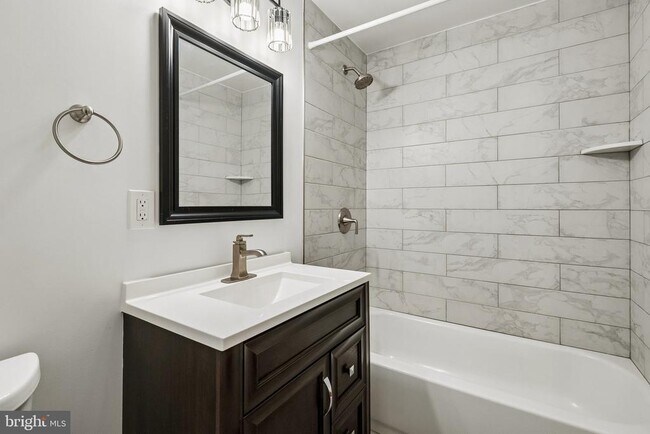 Building Photo - 10737 Kitchener Ct