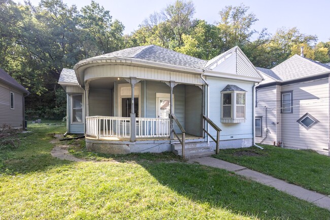 Primary Photo - Adorable 3 Bed 1.5 Bath Single-Family Home