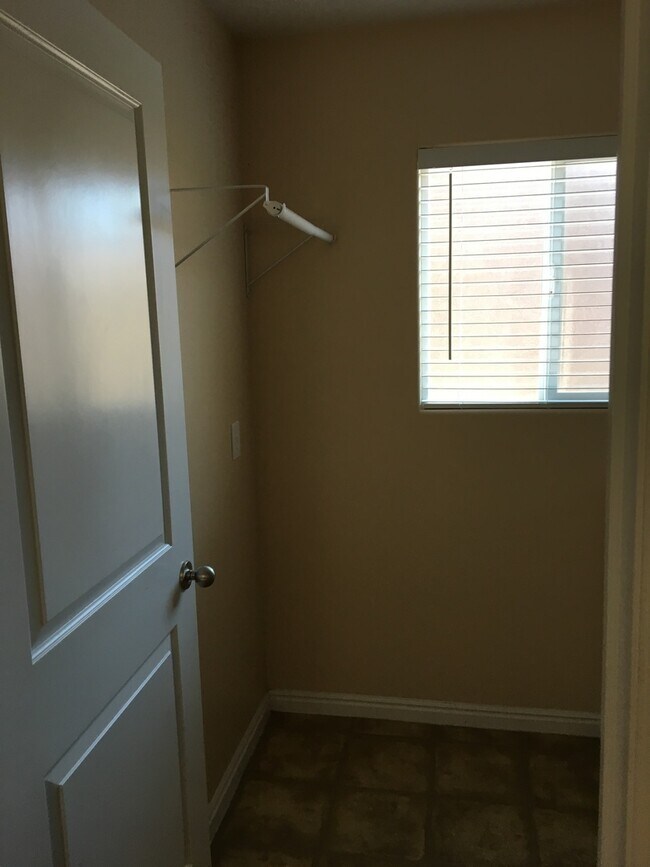 Building Photo - Nice Home in Quiet Community