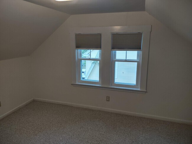 Building Photo - 15 Sargent Rd