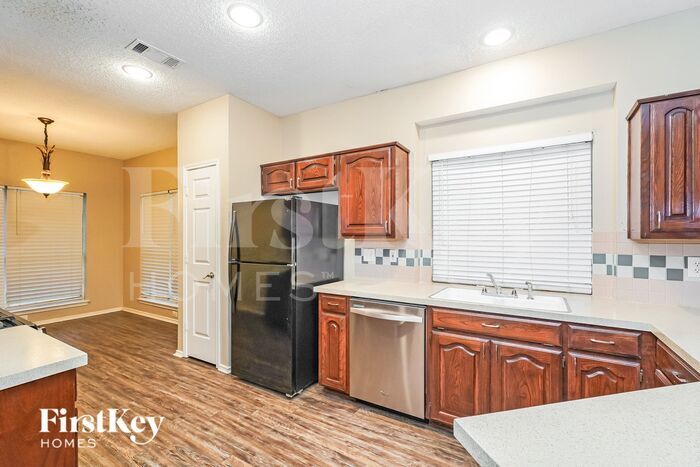 Building Photo - 2132 Montclair Ln
