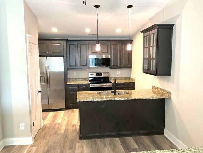 Building Photo - Court Square Town Home Duplex Apartment with Attached Garage