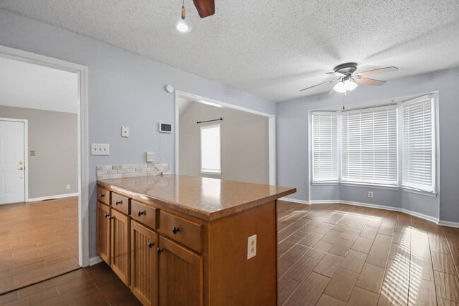 Building Photo - 3515 Clearwater Dr