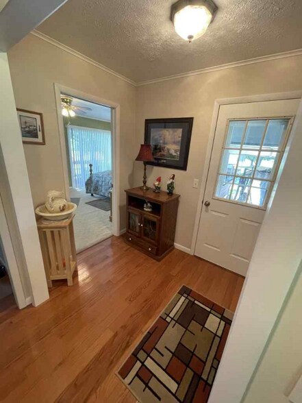 Building Photo - 250 Rosedale Rd