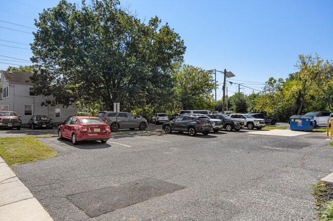 Building Photo - 688 N Broad St