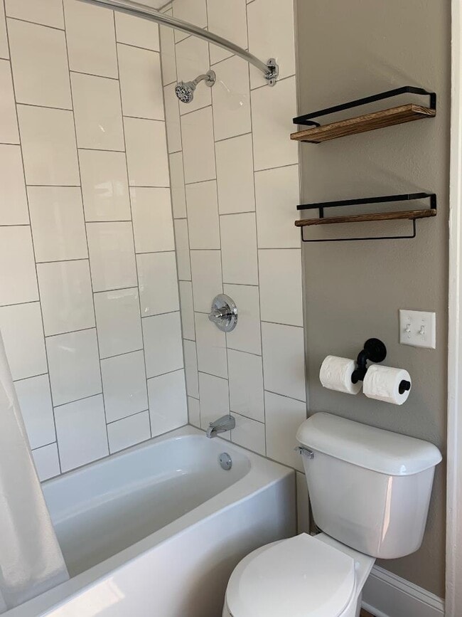 Building Photo - 1502 Sugar Grove Ave