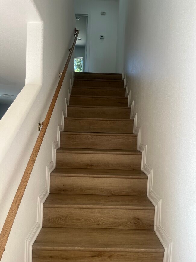 Building Photo - 12627 Oxnard St