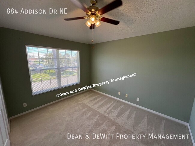 Building Photo - 884 Addison Dr NE