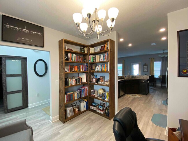 Building Photo - 5747 Periwinkle Ln