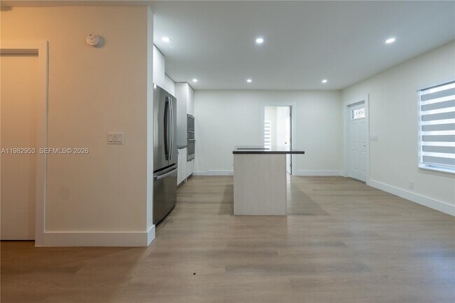 Building Photo - 1615 NE 9th St