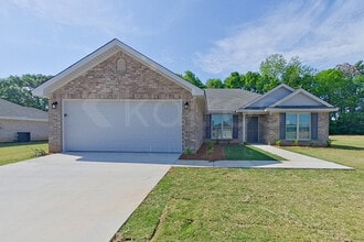 Building Photo - 1892 Landing Pl