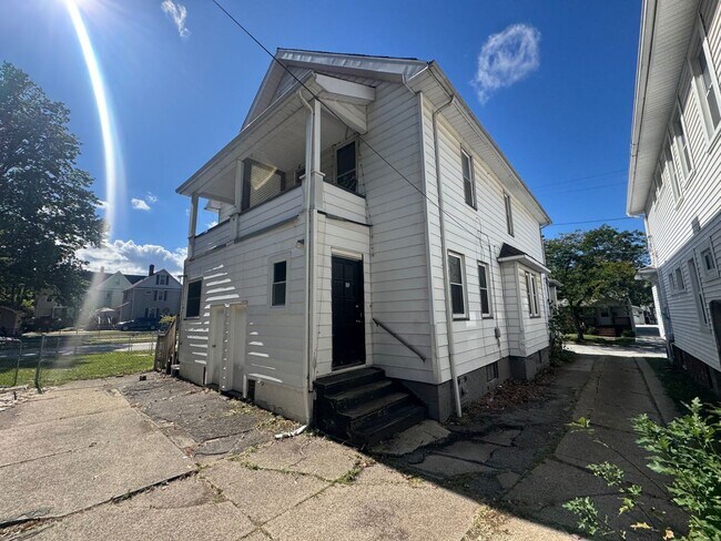 Building Photo - 1541 Hopkins Ave