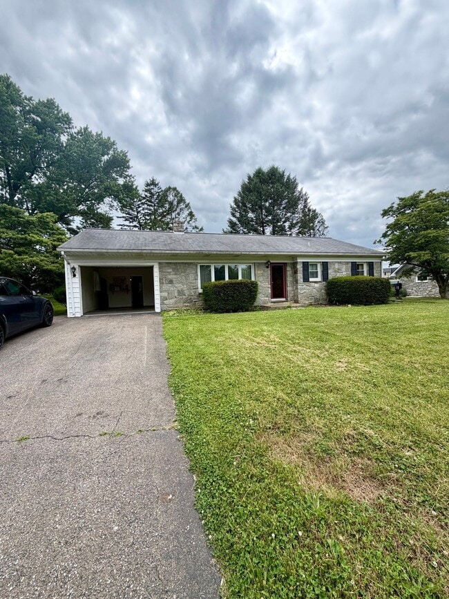 Building Photo - 312 Mill Creek Rd
