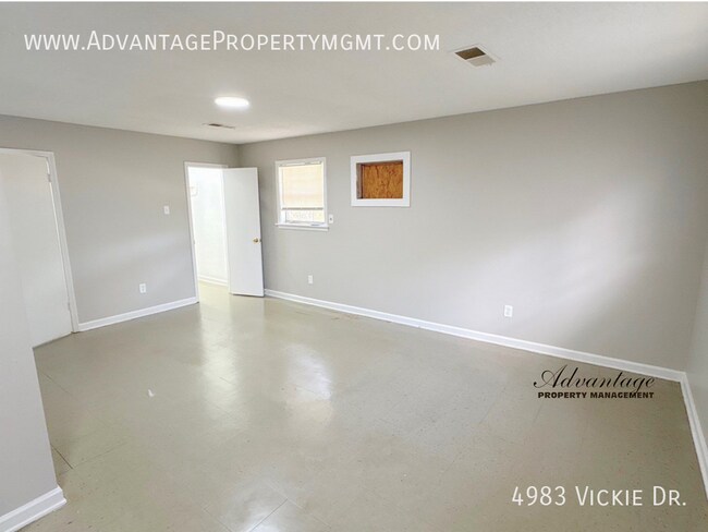 Building Photo - 4983 Vickie Dr