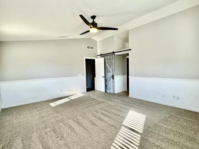 Building Photo - 12768 N Lantern Way