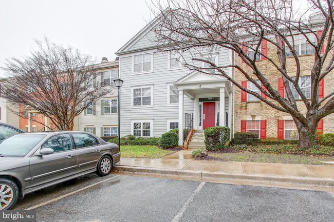 Building Photo - 6 Normandy Square Ct