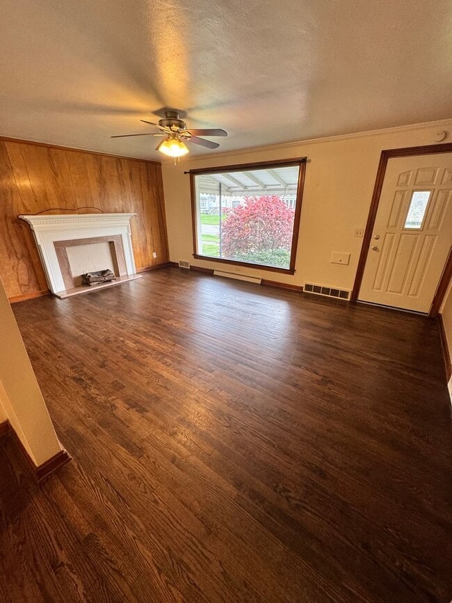 Building Photo - 212 E Kline St