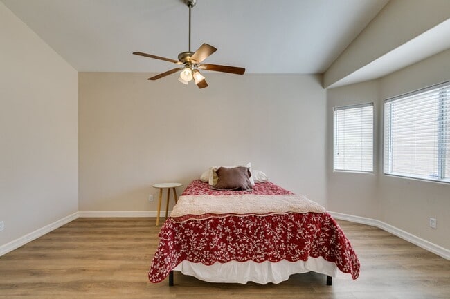 Building Photo - IMMACULATE & IMMEDIATE OCCUPANCY 3BEDROOM GREEN VALLEY BEAUTY!