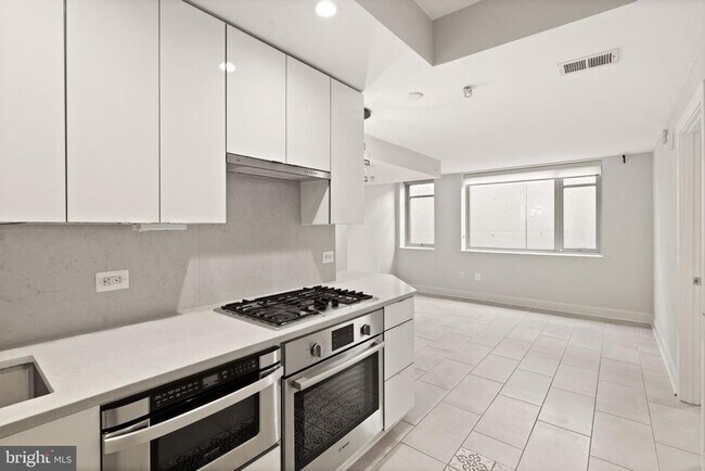 Building Photo - 1311 13th St NW