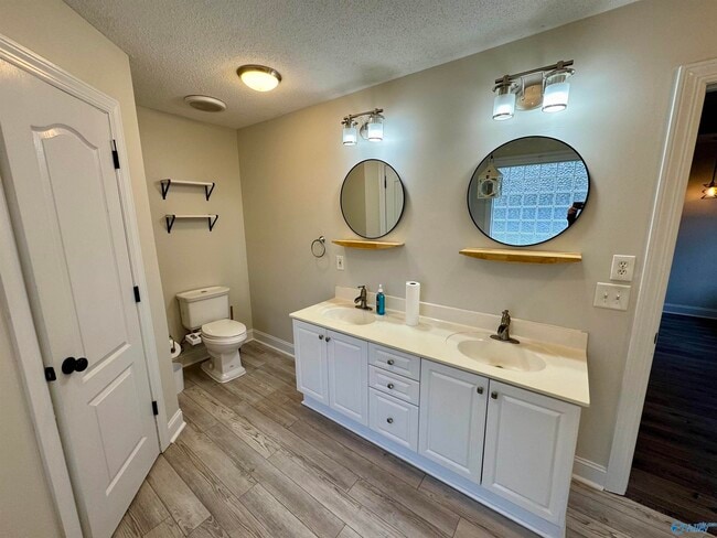 Building Photo - 113 Edgebrook Dr