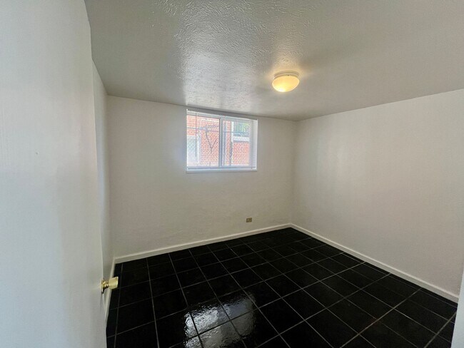 Building Photo - Garden level 1 bed 1 bath w/ large office near Central Park