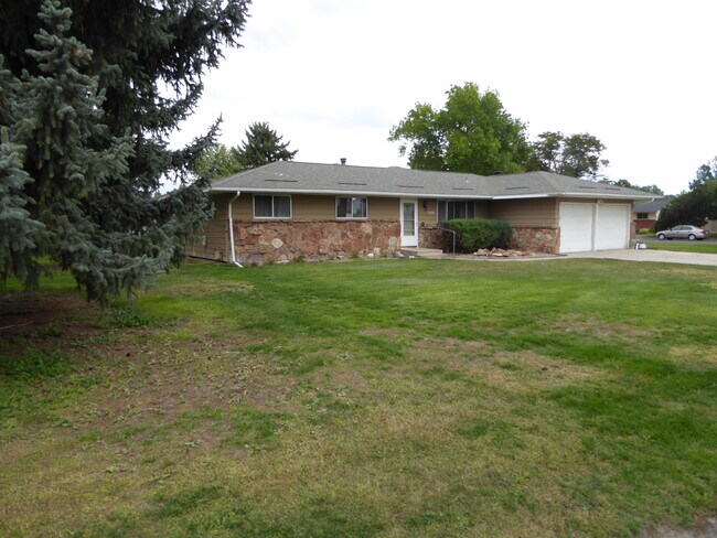 Building Photo - 3400 E Locust St