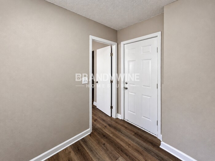 Building Photo - 5649 Falcon St W