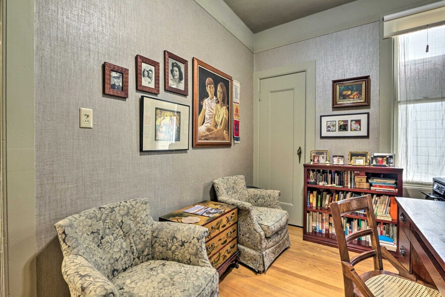 Building Photo - 233 Ashbury St