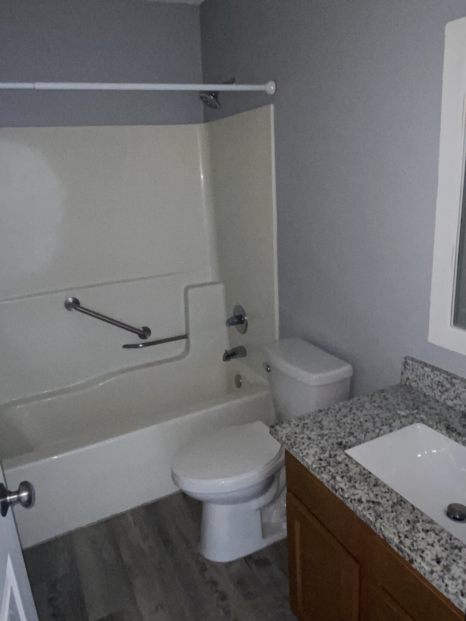 Building Photo - 535 Huron Dr W