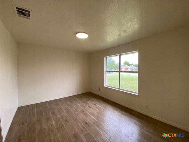 Building Photo - 2207 Wright Way