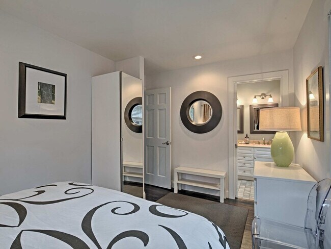 Building Photo - 14 Millstone Dr