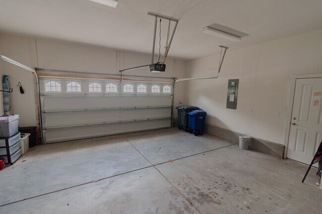 Building Photo - 2402 Via Palma Dr