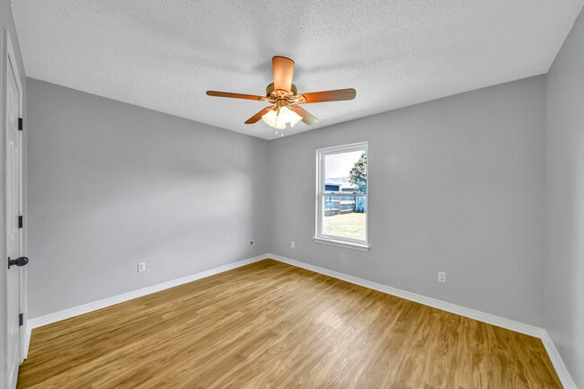 Building Photo - 7216 Antoinette Cir