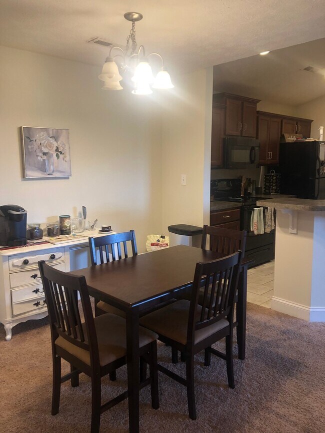 Building Photo - Two bedroom condo, top floor, with view, near Timberlake/ Liberty/ CVCC