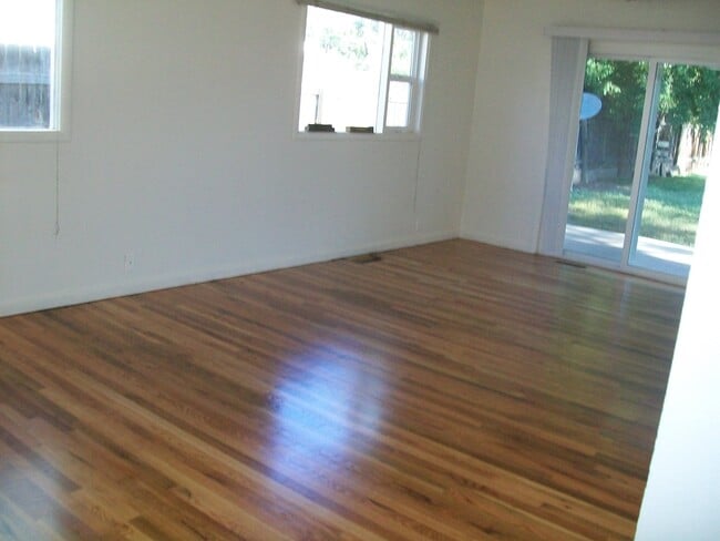 Building Photo - 1912 W Elizabeth St