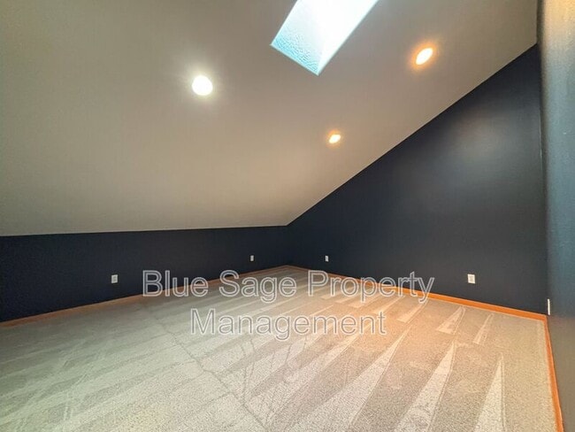 Building Photo - 241896 US-101