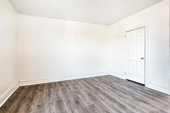 Building Photo - Available Now - Spacious 4 Bedroom, 1.5 Ba...