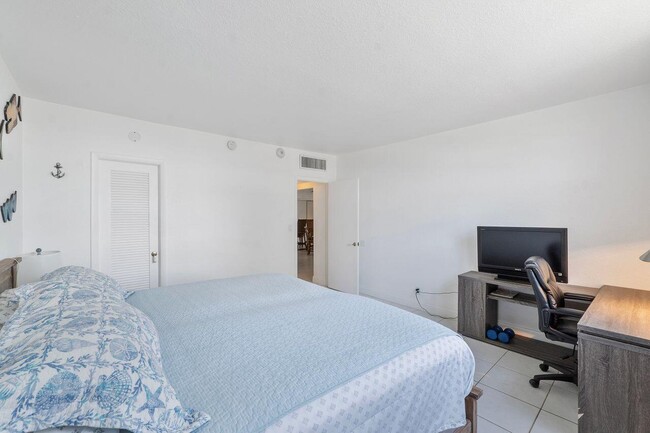 Building Photo - 2851 S Ocean Blvd