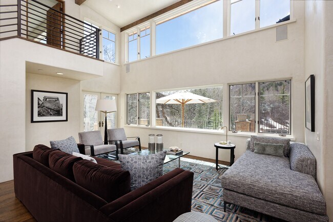 Building Photo - 75 Glen Eagle Dr