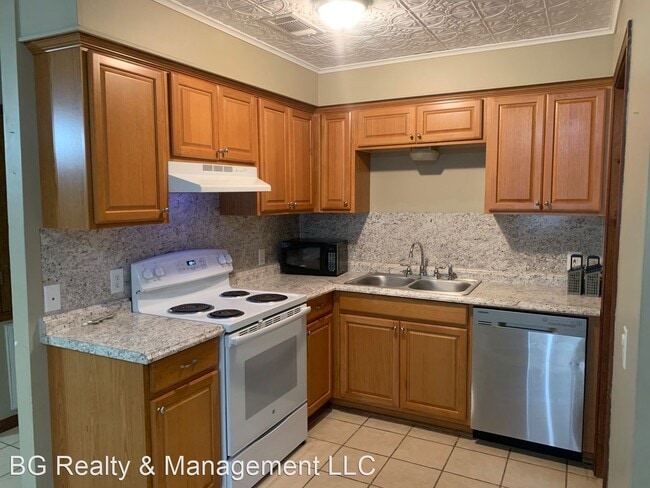 Building Photo - 2 br, 1 bath House - 279 Victoria Dr 13c