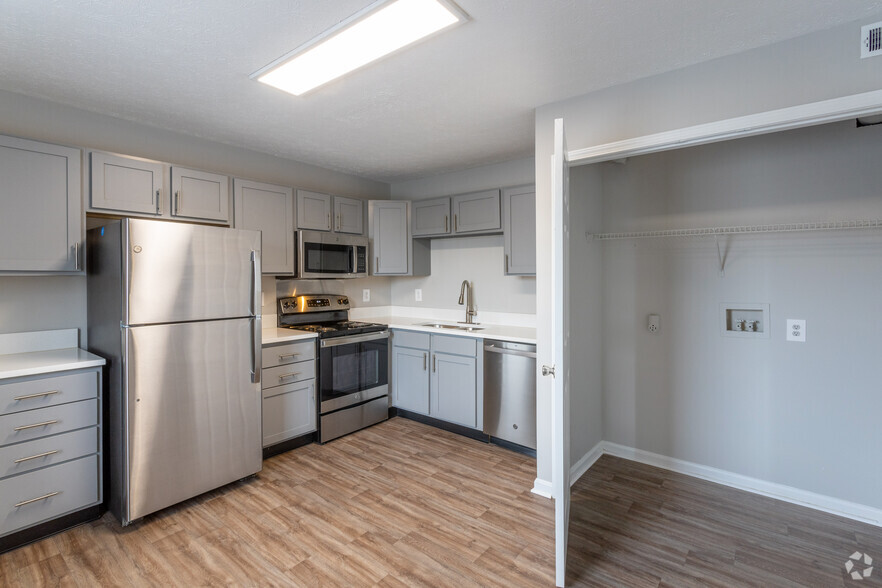 2BR, 2BA - 1,000 SF - Kitchen & Laundry Hook Ups - Elevation Stonestreet