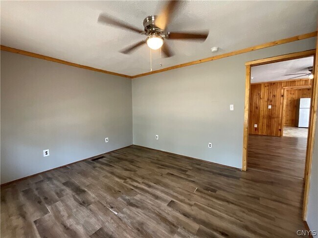 Building Photo - 377 W Main St