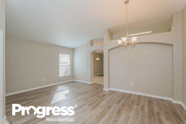 Building Photo - 411 Sand Ridge Dr