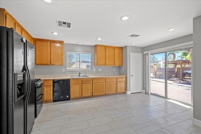Building Photo - Stylish 4 Bedroom Living Meets Outdoor Fun