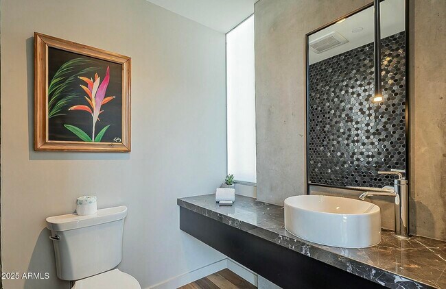 Building Photo - 5455 E Lincoln Dr