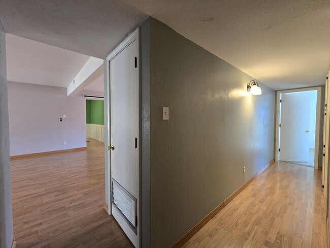 Building Photo - 506 Ridgecrest Ave